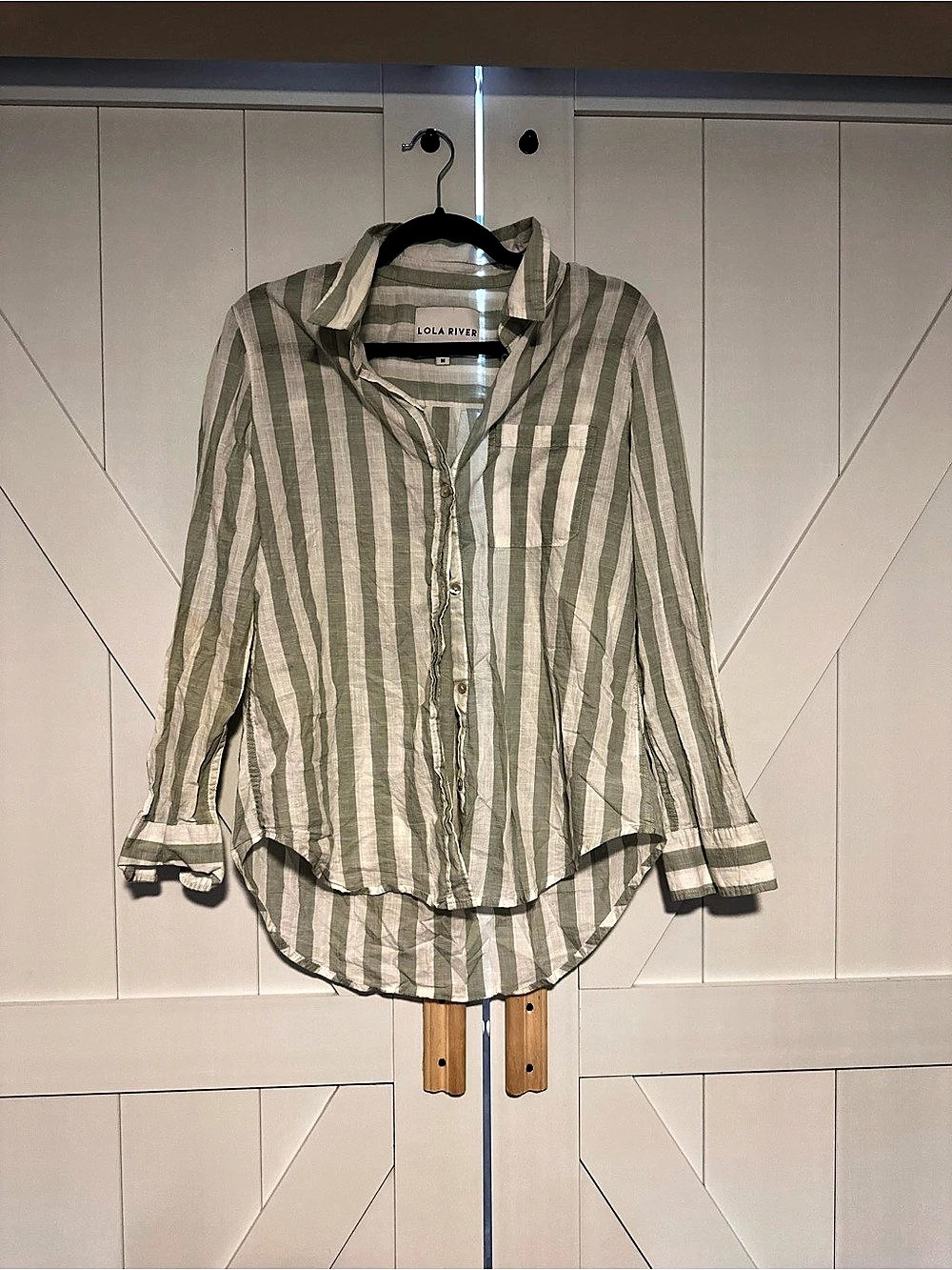 Lola River Striped Button Down Shirt in Green & White Size Medium Like New